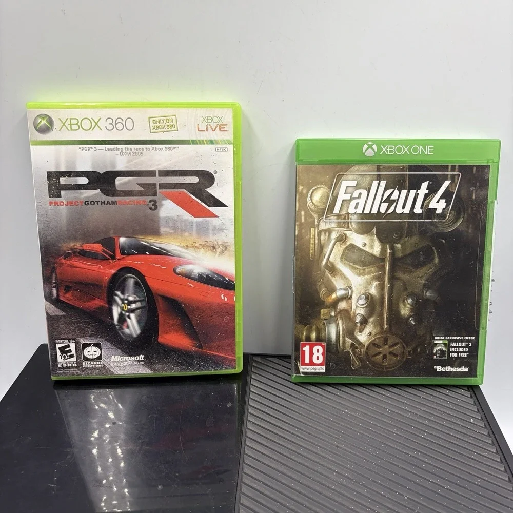 Microsoft Xbox One‎ Model 1540 Console Bundle 500 GB, 2 Controllers,  2 Games